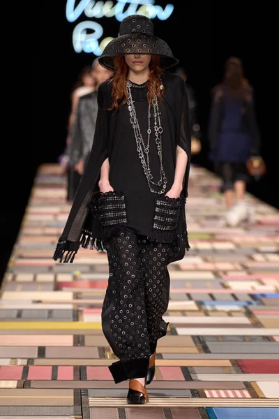 Look 30